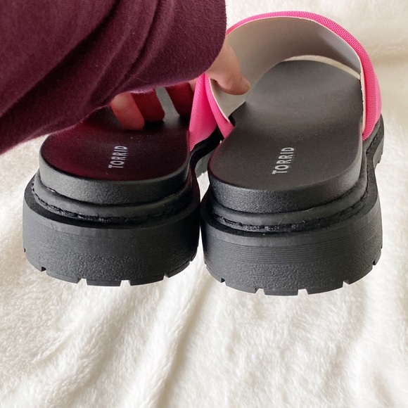 Torrid pink stretch chunky flat form slide sandals size 8 Wide - Picture 6 of 9
